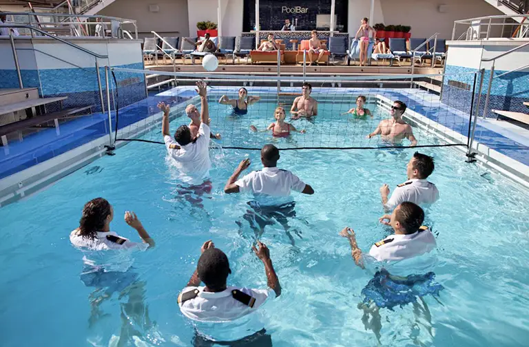 露天甲板區 The Pool Deck