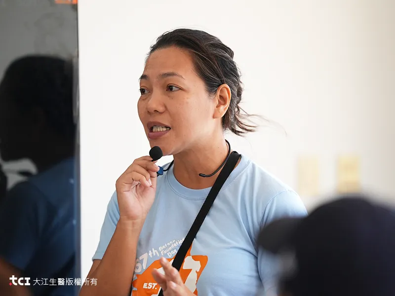 海龜放生解說員