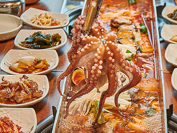 神話世界樂園.騎駱駝武藝秀.長鐵板年夜飯.全程五星萬豪5日